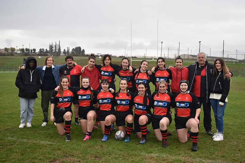 El Iruña Rugby Club Femenino debuta en casa con victoria